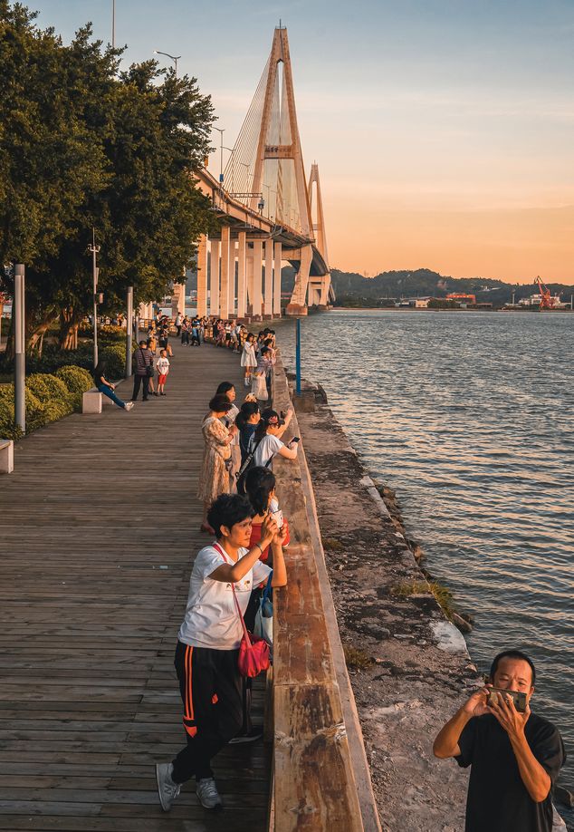 Locals in Shantou can catch the sun setting on the sea simply by strolling to a park