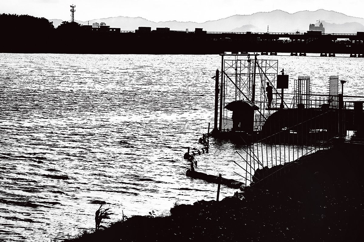 Shantou locals fishing near where the Han River meets the South China Sea