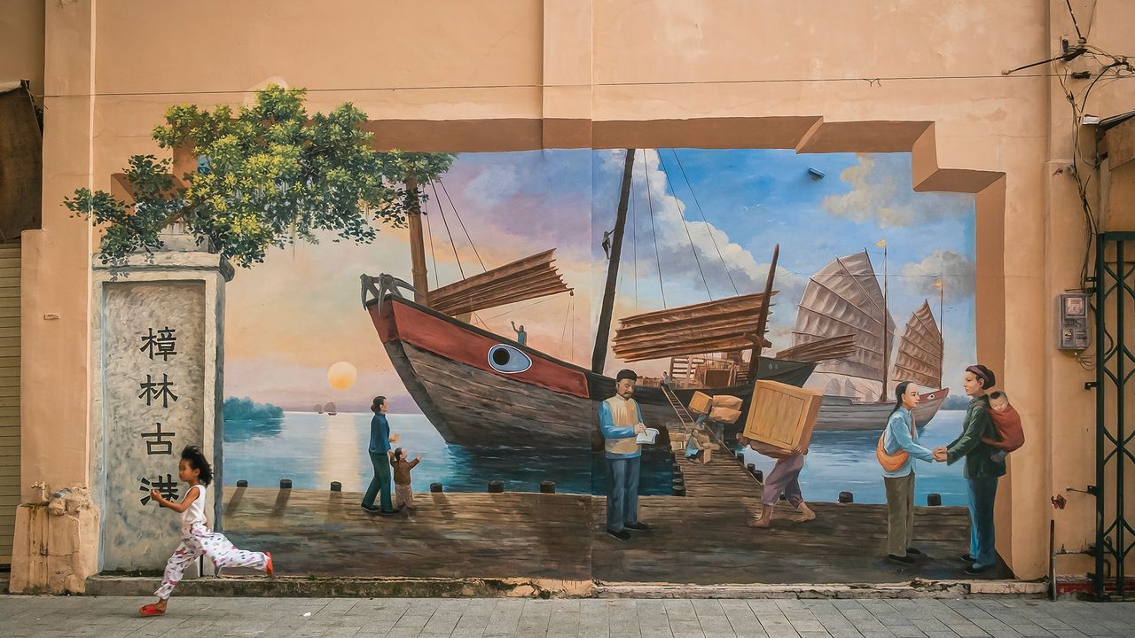 A mural in Shantou honoring the 6 million Teochew people who migrated to Southeast Asia in the late 19th and early 20th centuries