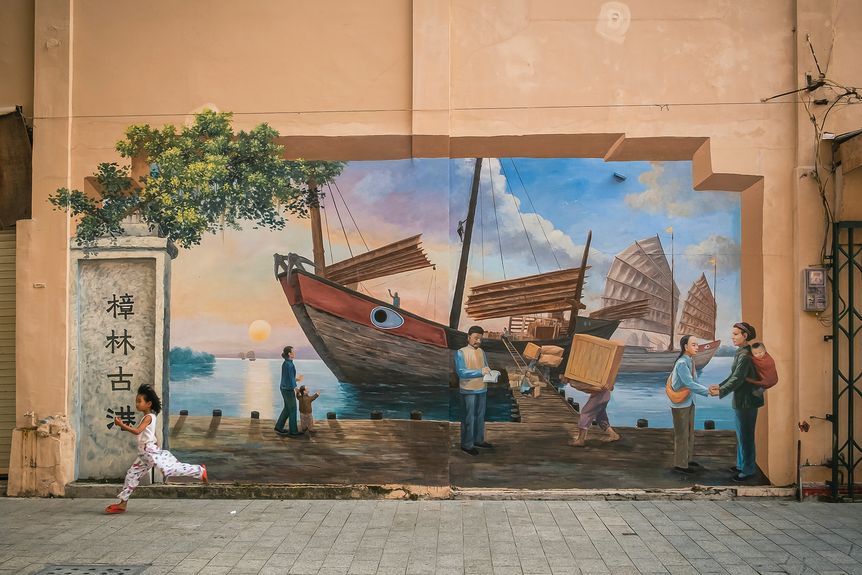 A mural in Shantou honoring the 6 million Teochew people who migrated to Southeast Asia in the late 19th and early 20th centuries