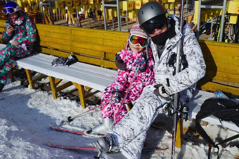 Wu Ma skiing with her daughter at Saibei