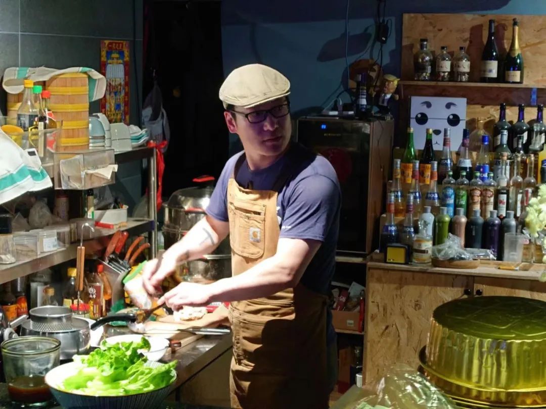 Brother Tao making delicious noodles, all the rock musicians in Xinxiang can cook