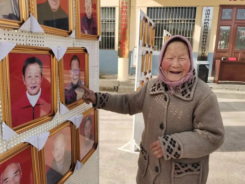 Chinese granny looking at her portrait