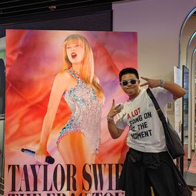 Taylor Swift - 2023年11月 独自去香港看大电影
