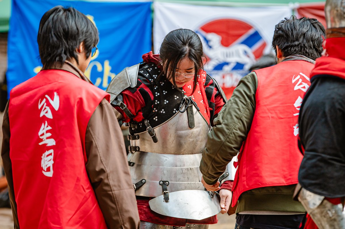 At the 2025 Beijing Shanhe Cup, female player Tong Kexin competes alongside male teammates from the Red Star team in a five-versus-five match