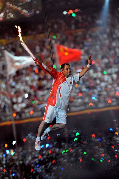 Li Ning participating in the opening ceremony of the 2008 Beijing Games (VCG)