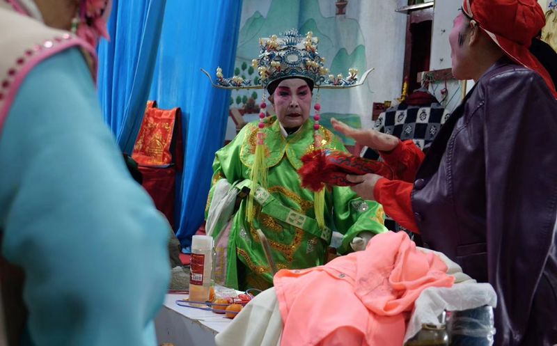 Li Lizhu in dress and makeup