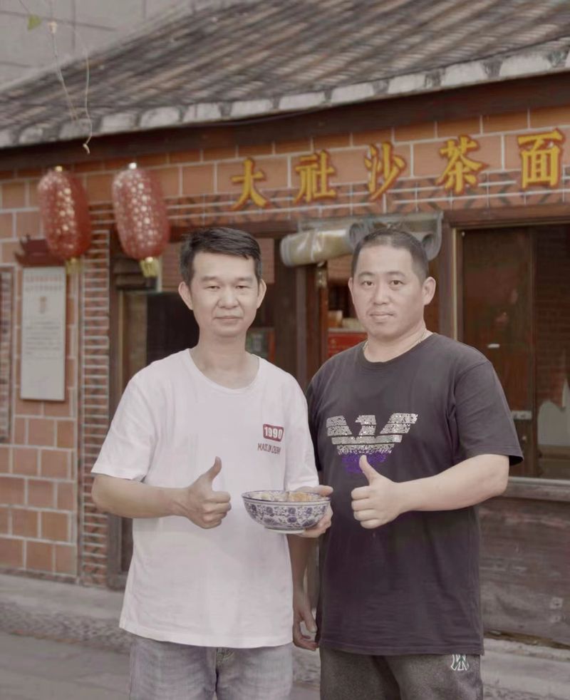 Master and apprentice at the Xiamen shacha noodle shop