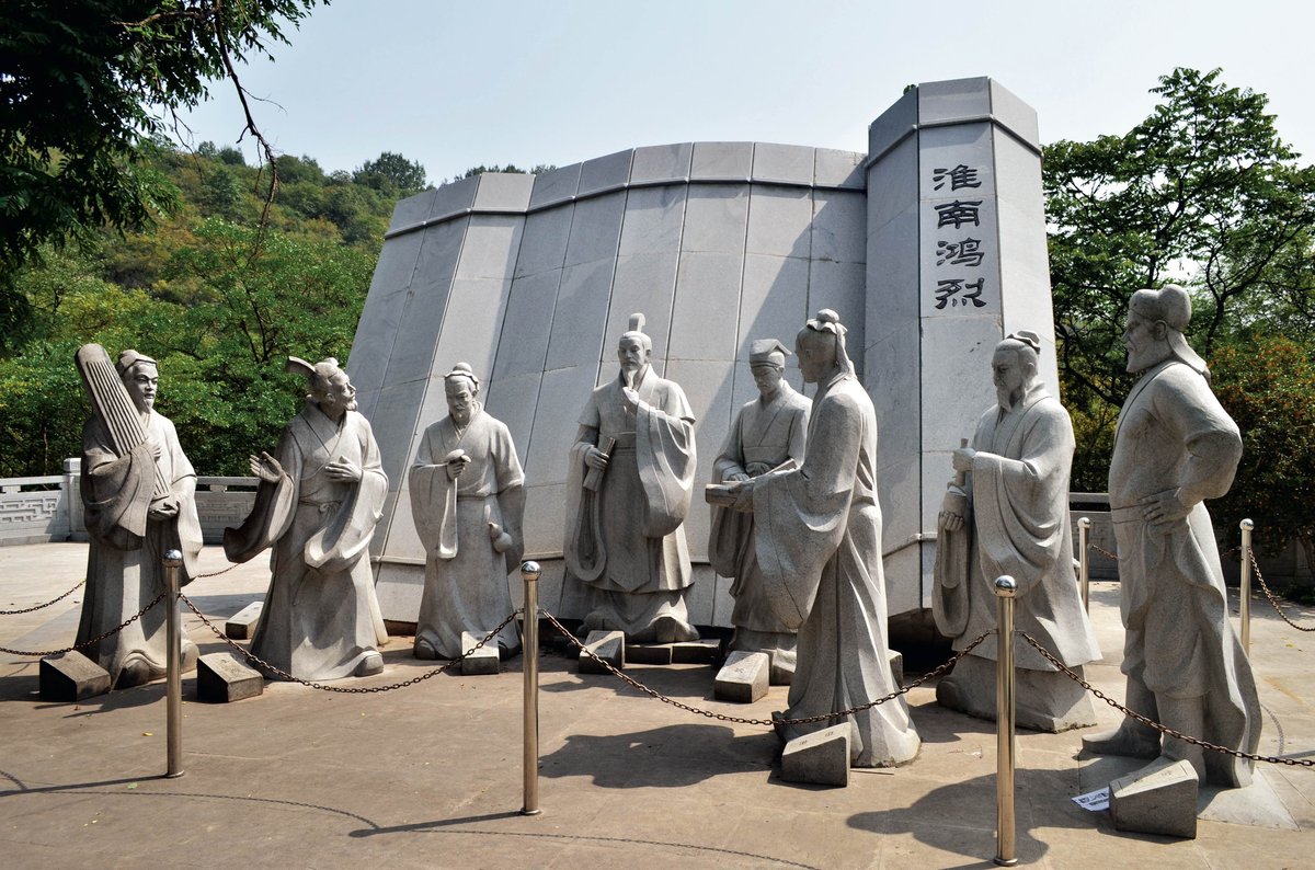 Statues of Liu An and his eight “immortal” buddies