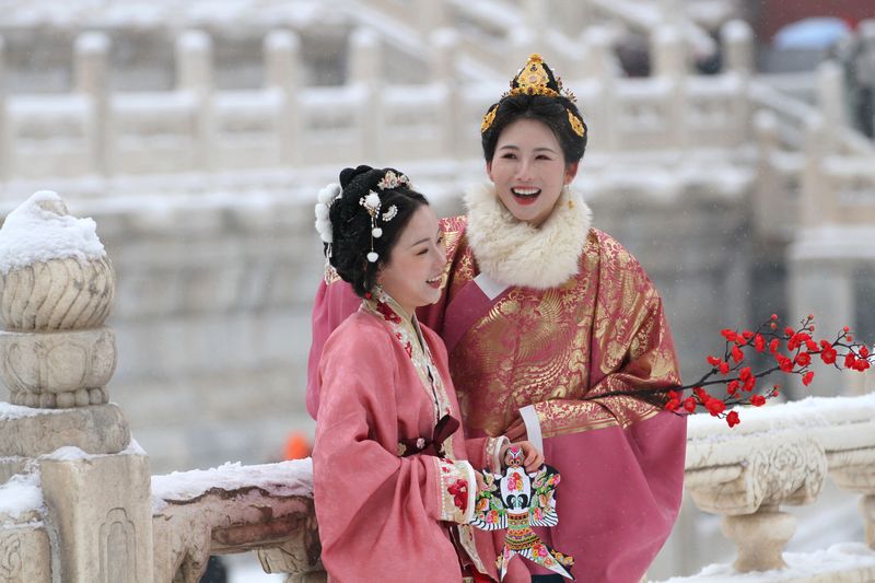Two girls in hanfu in the Palace Museum
