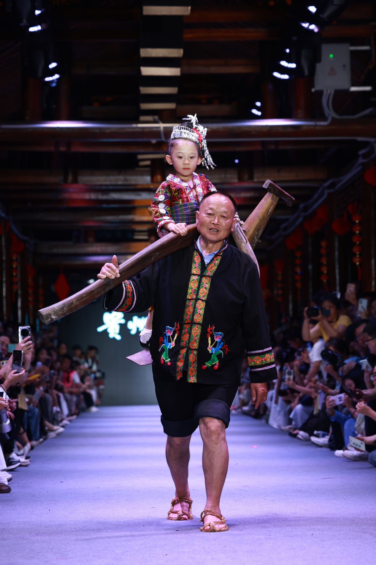 70-year-old Gu Biao, also known as “village show grandpa,” has turned an online celebrity after his appearance with his farm tool and granddaughter on this year’s China Fashion Week