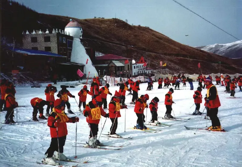 Ski instructors from Saibei was possibly responsible for training the first group of snowboard enthusiasts in China