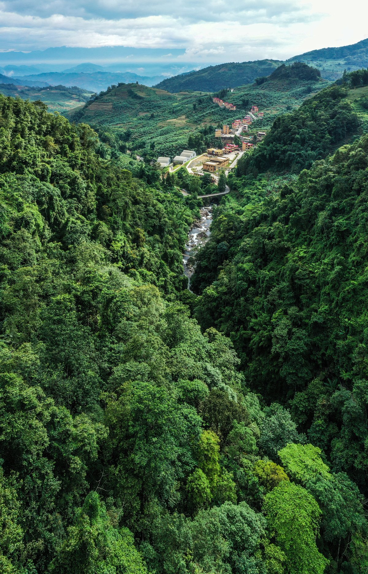 Biaoshuiyan Village in Jinping County, a stop before visiting the Butterfly Valley