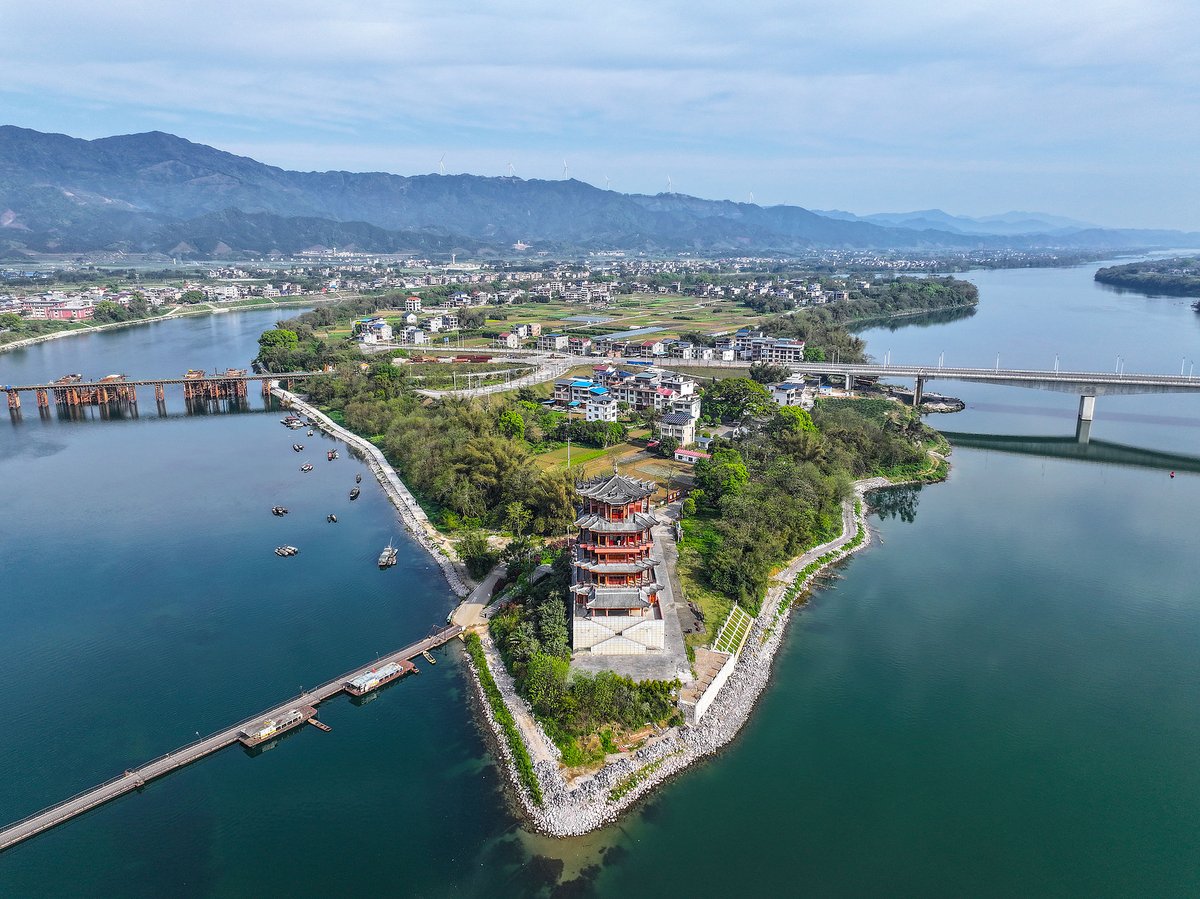 Liuzhou is known for its variety of bridges