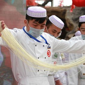 Chef making Lanzhou lamian noodles