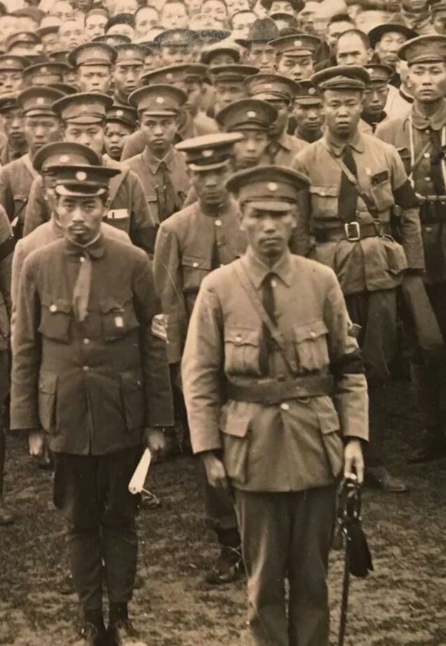 Chiang Kai-shek and Zhou Enlai with cadets at Whampoa Military Academy