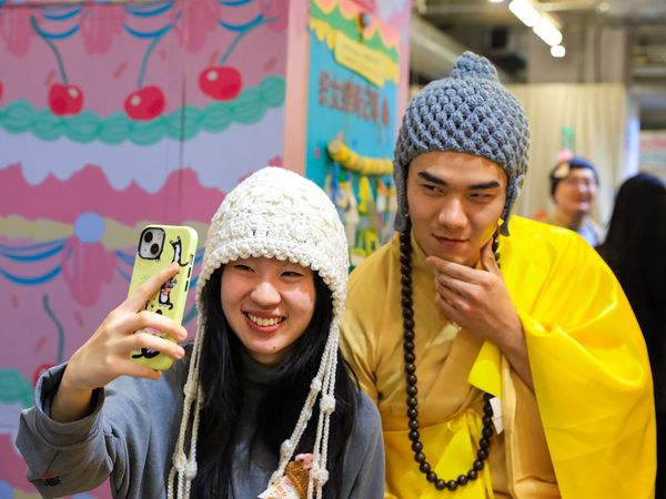 China urban youth stitching at crochet convention