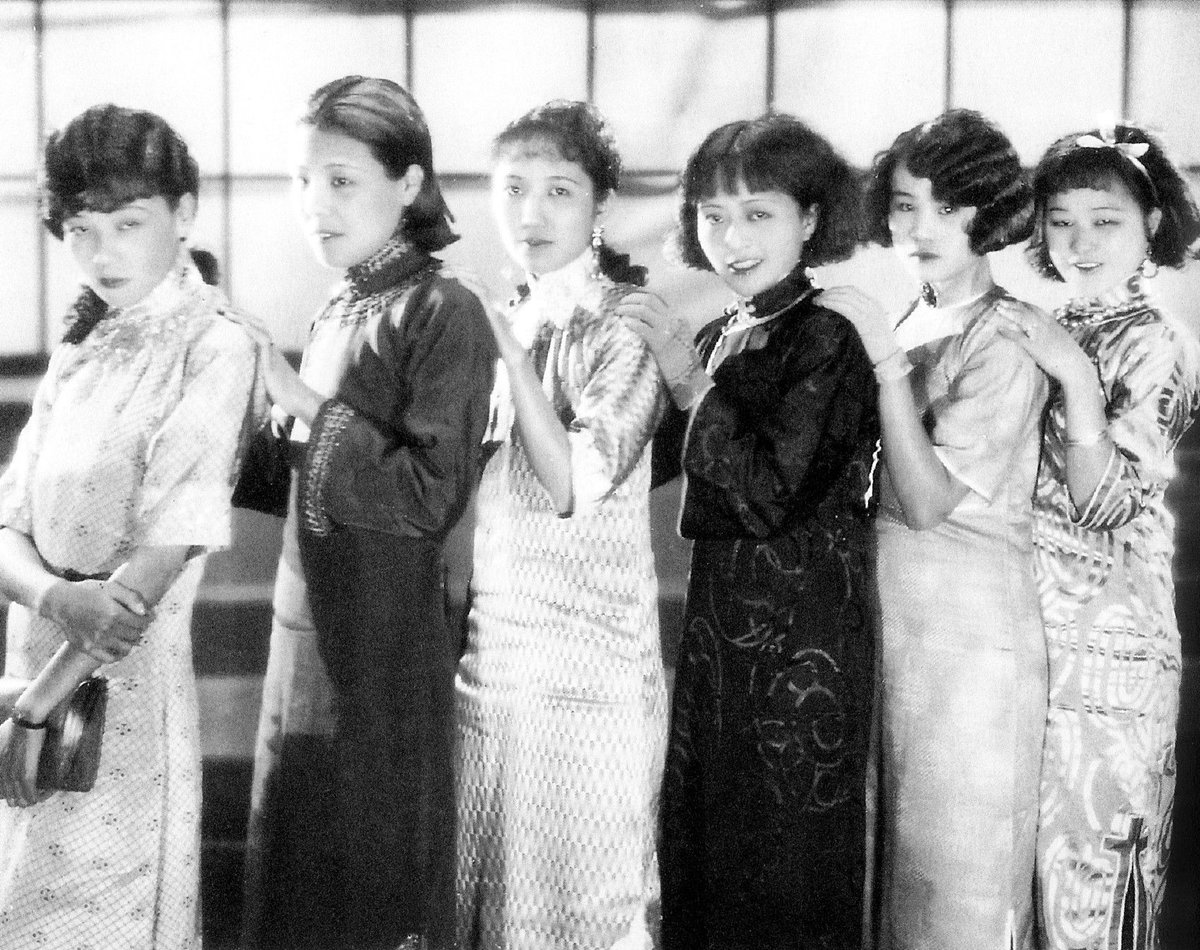 Actresses in qipao from the 1930s with Ruan Lingyu on the far left