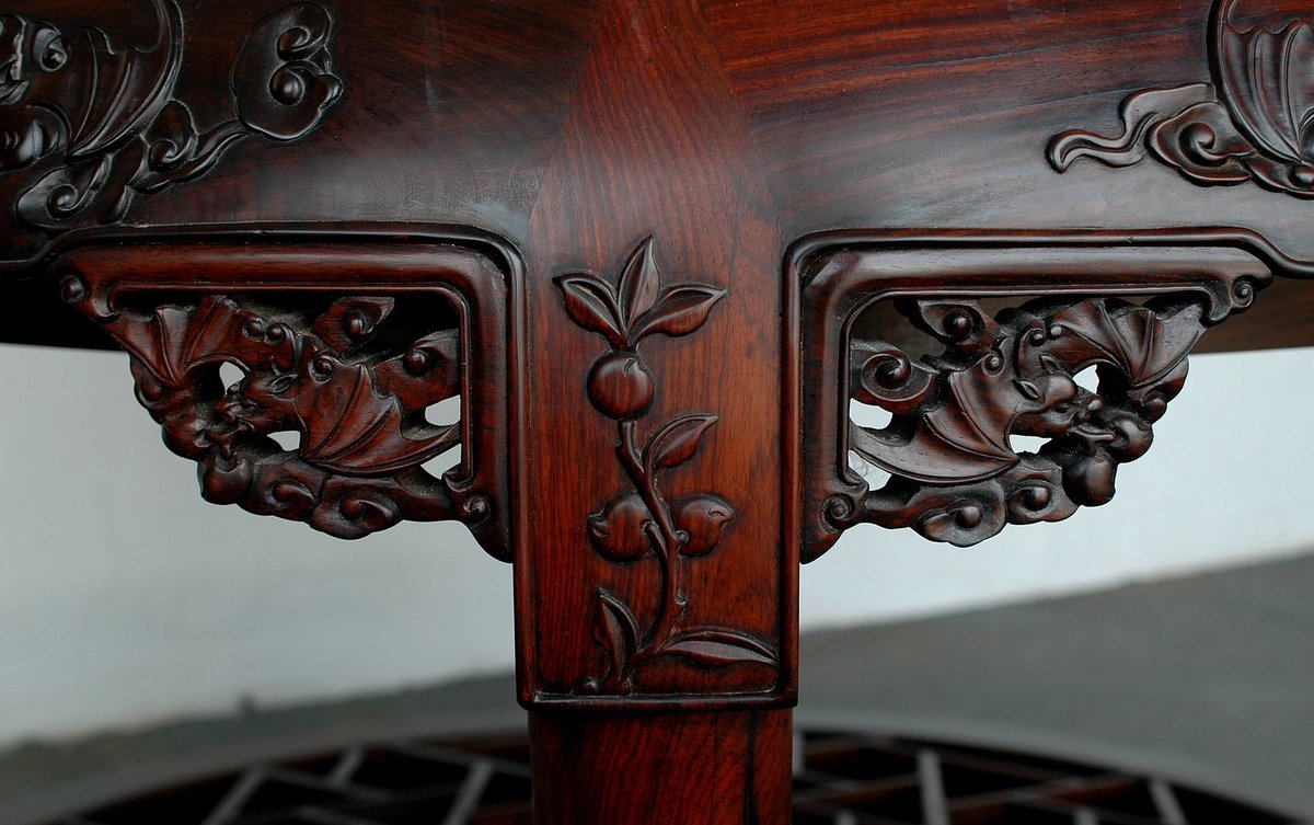 Bat symbols on the hongmu wooden furniture symbolize fortune
