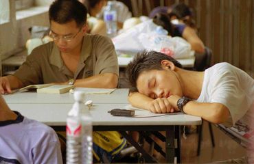 Chinese student napping_VCG1114969