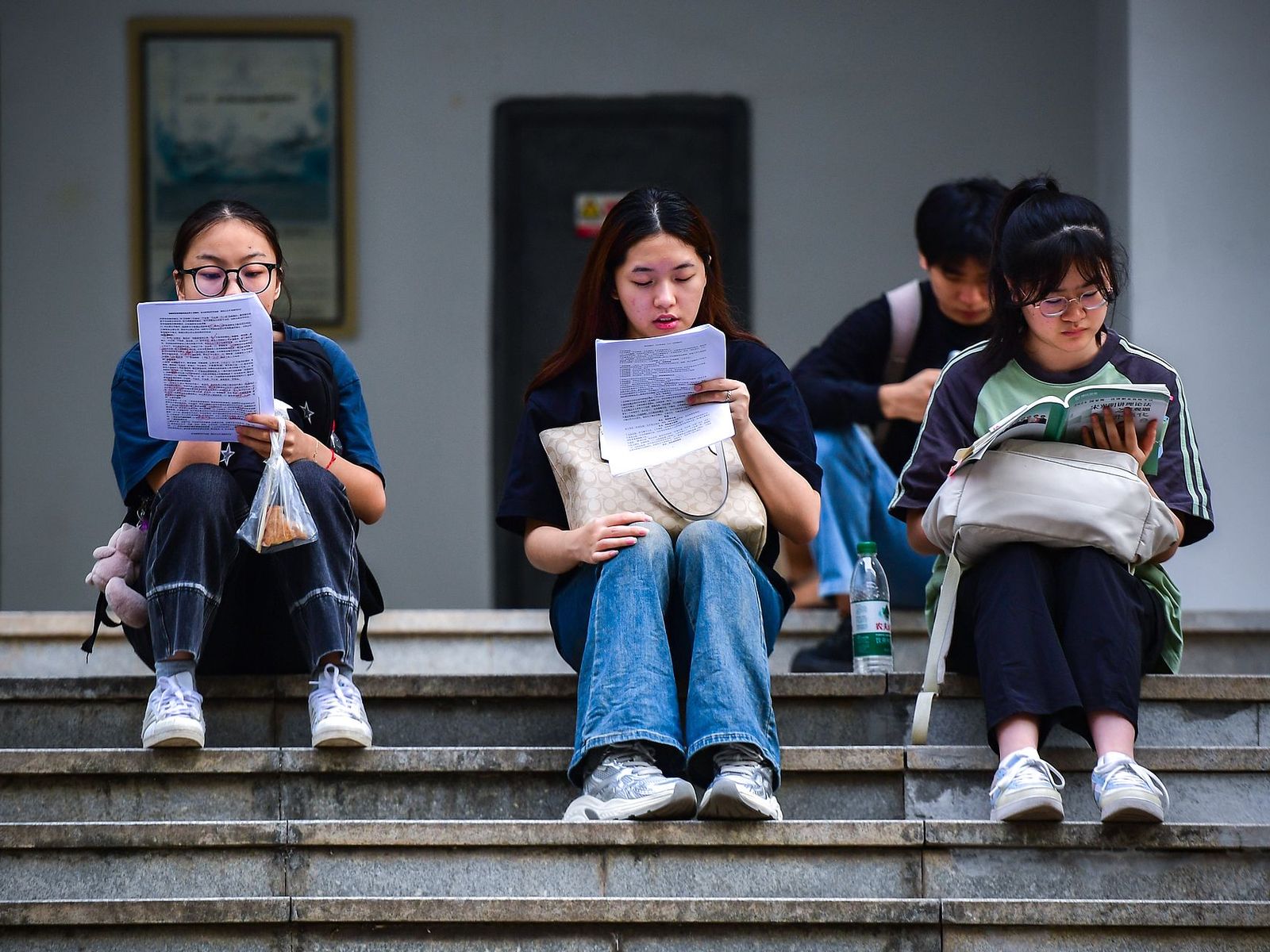 Chinese students preparing for the bar exam