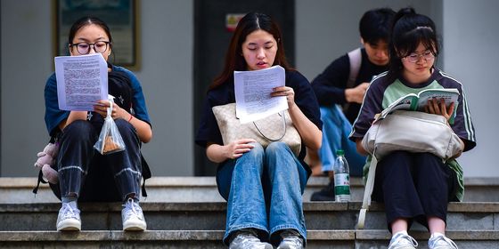Chinese students preparing for the bar exam