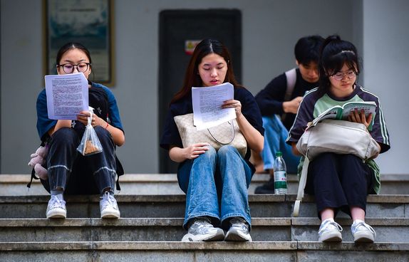Chinese students preparing for the bar exam