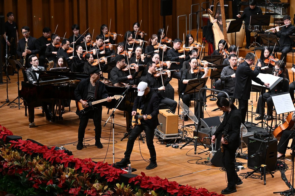 “Father of Chinese rock” Cui Jian, acclaimed pianist Ju Xiaofu, and the Beijing Symphony Orchestra brought the 29th Beijing Music Festival to a close with a genre-crossing finale