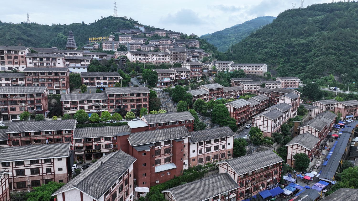 The abundant mountains in Guizhou, including Kaili, is believed helpful for the preservation of its ethnic costumes and other traditional culture