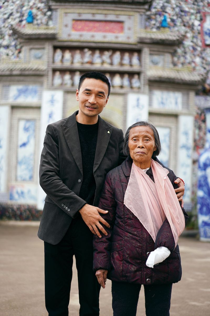 Yu Ermei spent 6 million RMB to build a porcelain palace on the outskirts of Jingdezhen