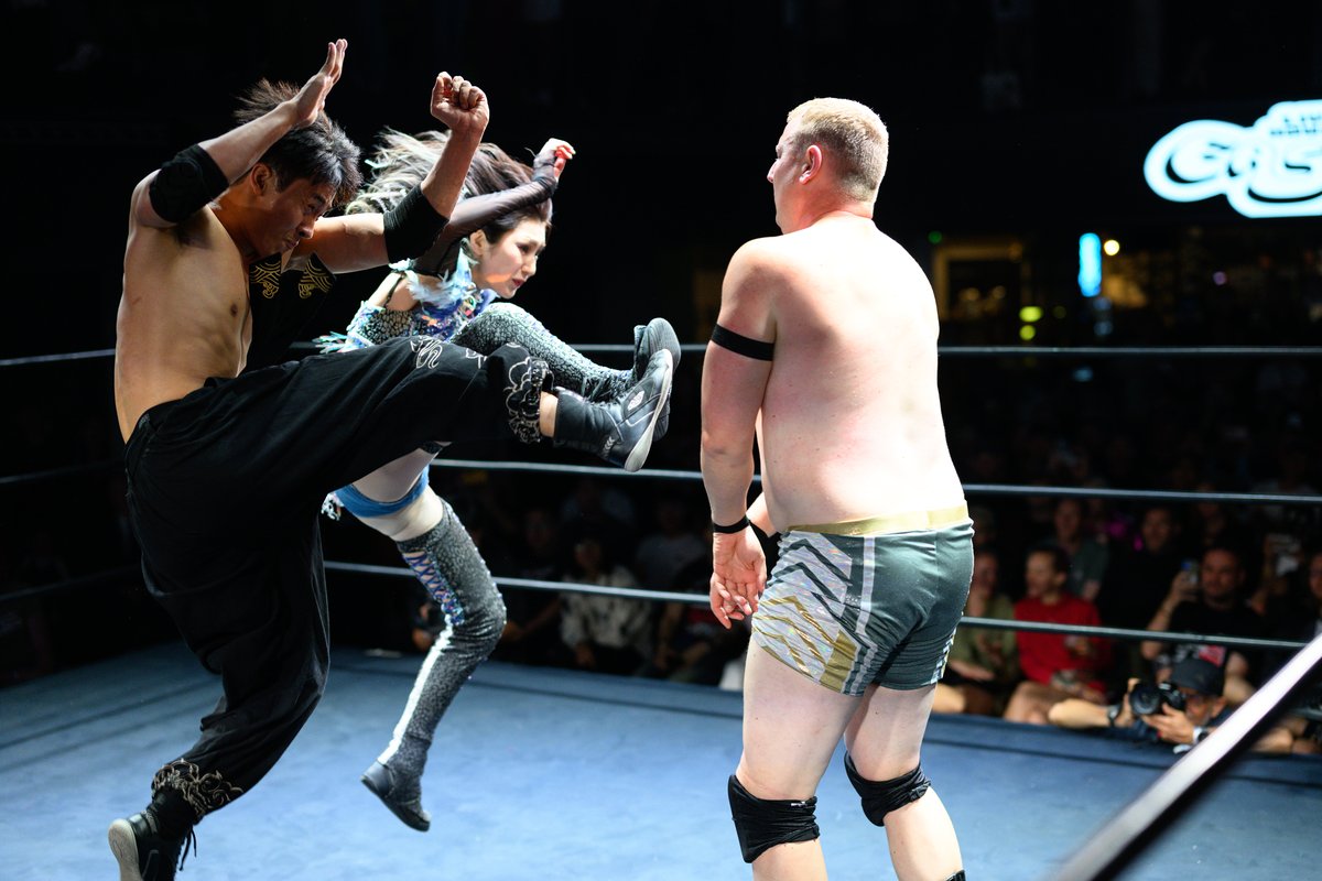 Pro wrestler Big Sam in the match