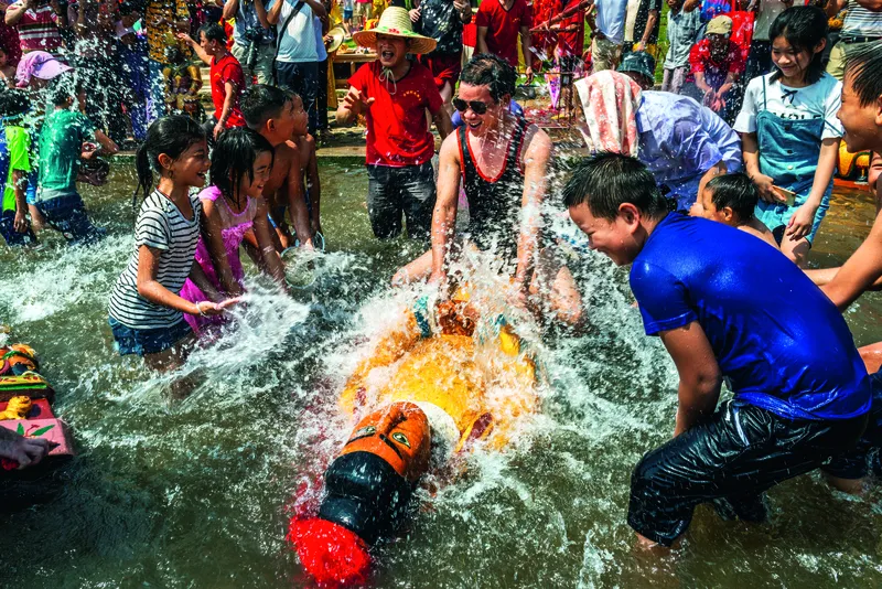 Washing Buddha ritual