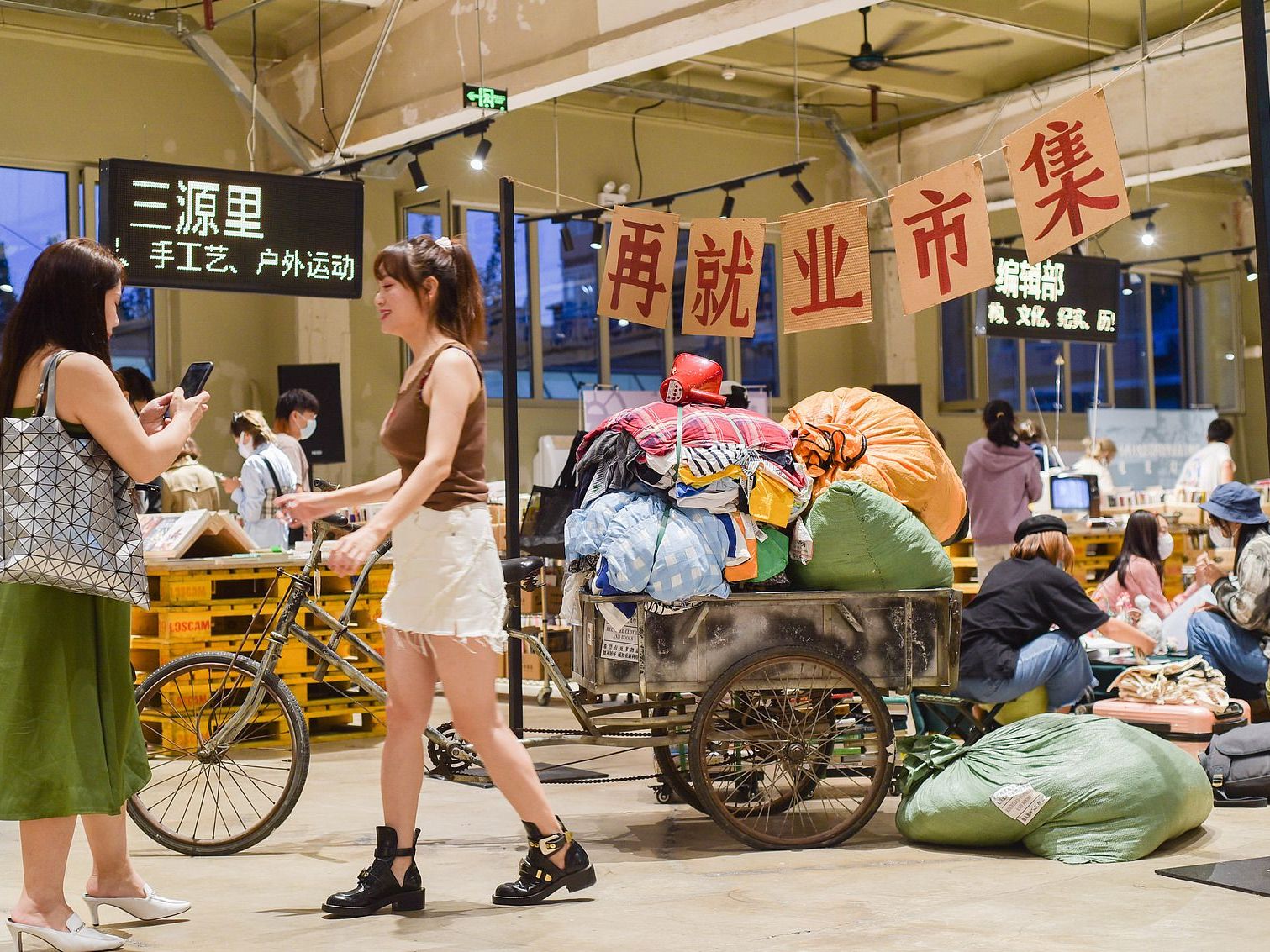 Deja Vu shop in Beijing_VCG111350964461