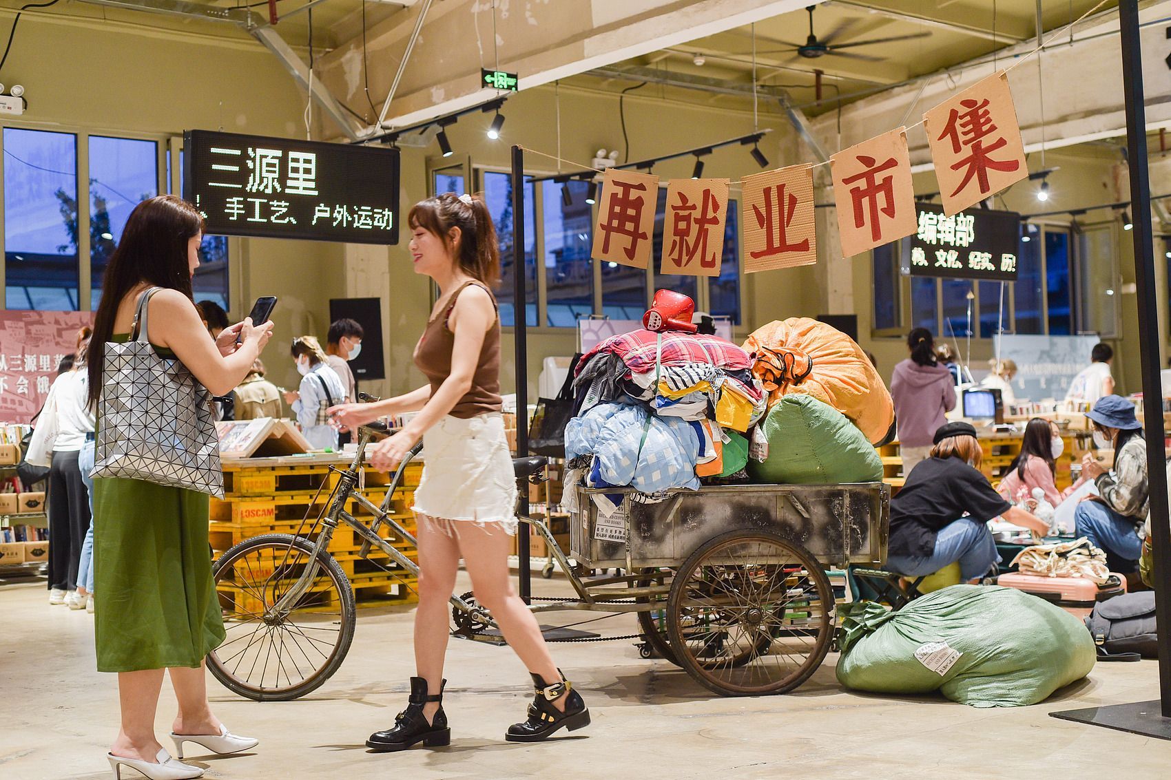 A Second Life: Why Young Chinese Are Turning to Thrift?