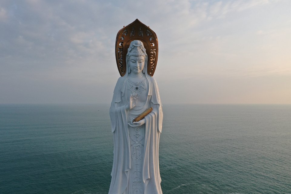 Hainan's Guanyin holds a golden sutra