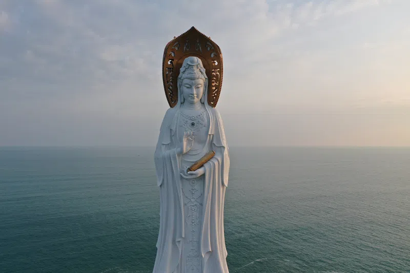 Hainan's Guanyin holds a golden sutra