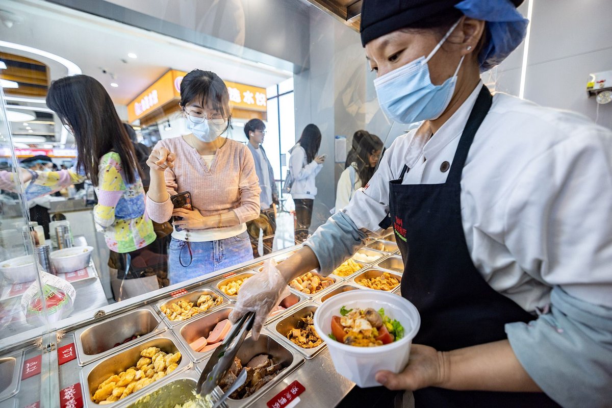 Many university cafeterias now offer “fat-loss” meals popular among students, weight loss in China