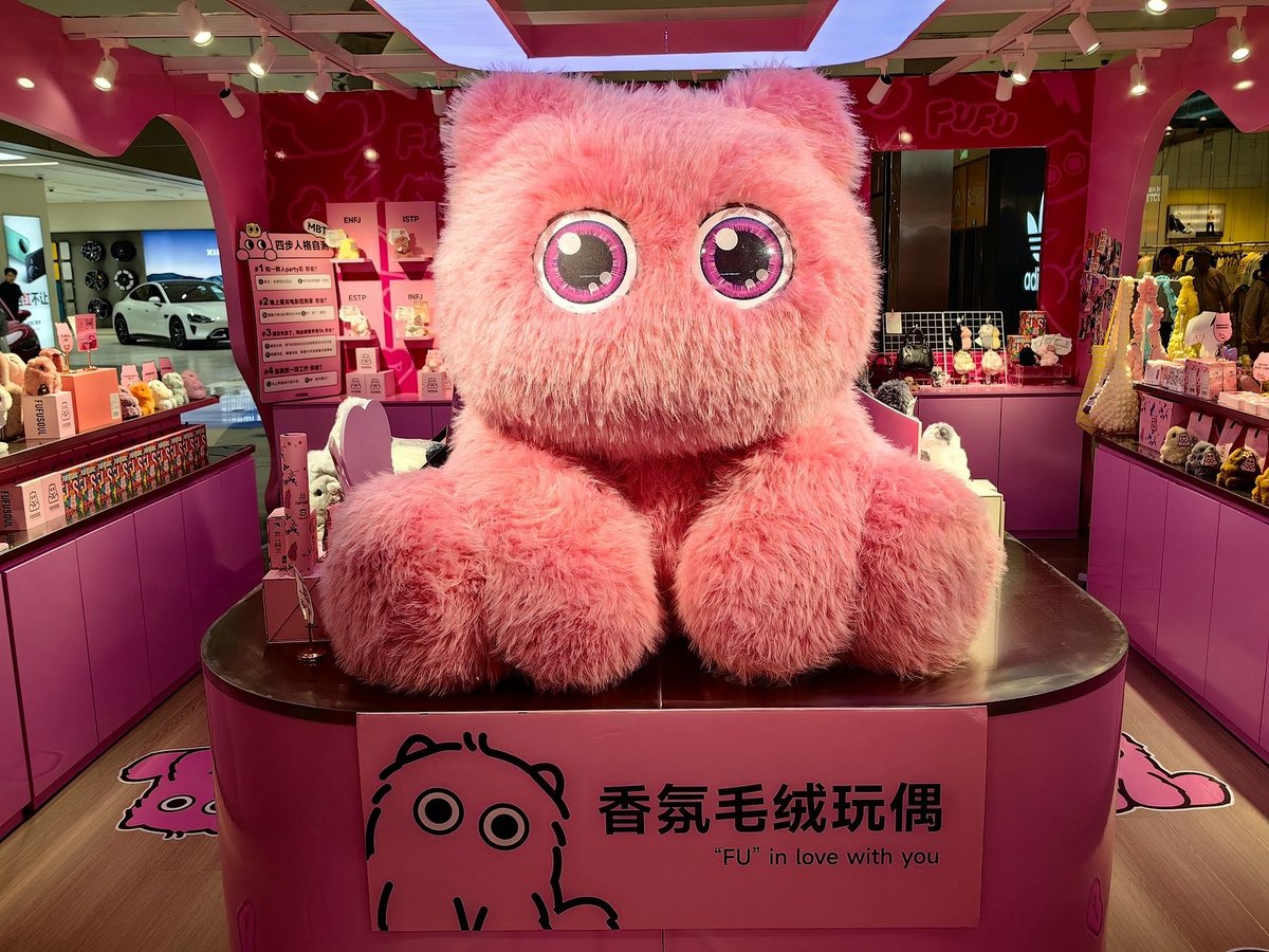 FufuSoul’s store in a mall in Wuhan features a giant plush toy, inviting visitors to take photos and share their experience