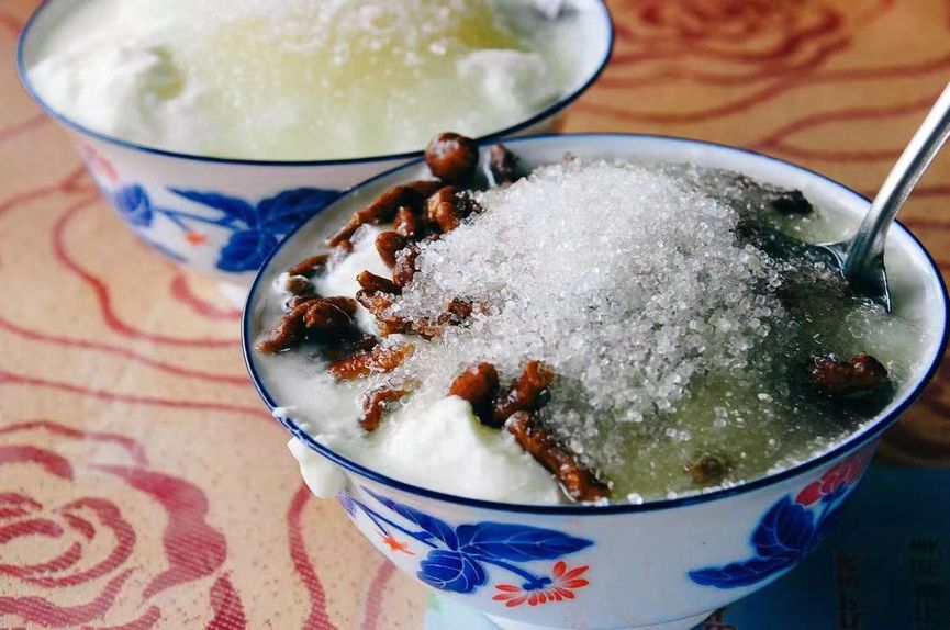 Tibetan dessert ginseng fruit with yogurt