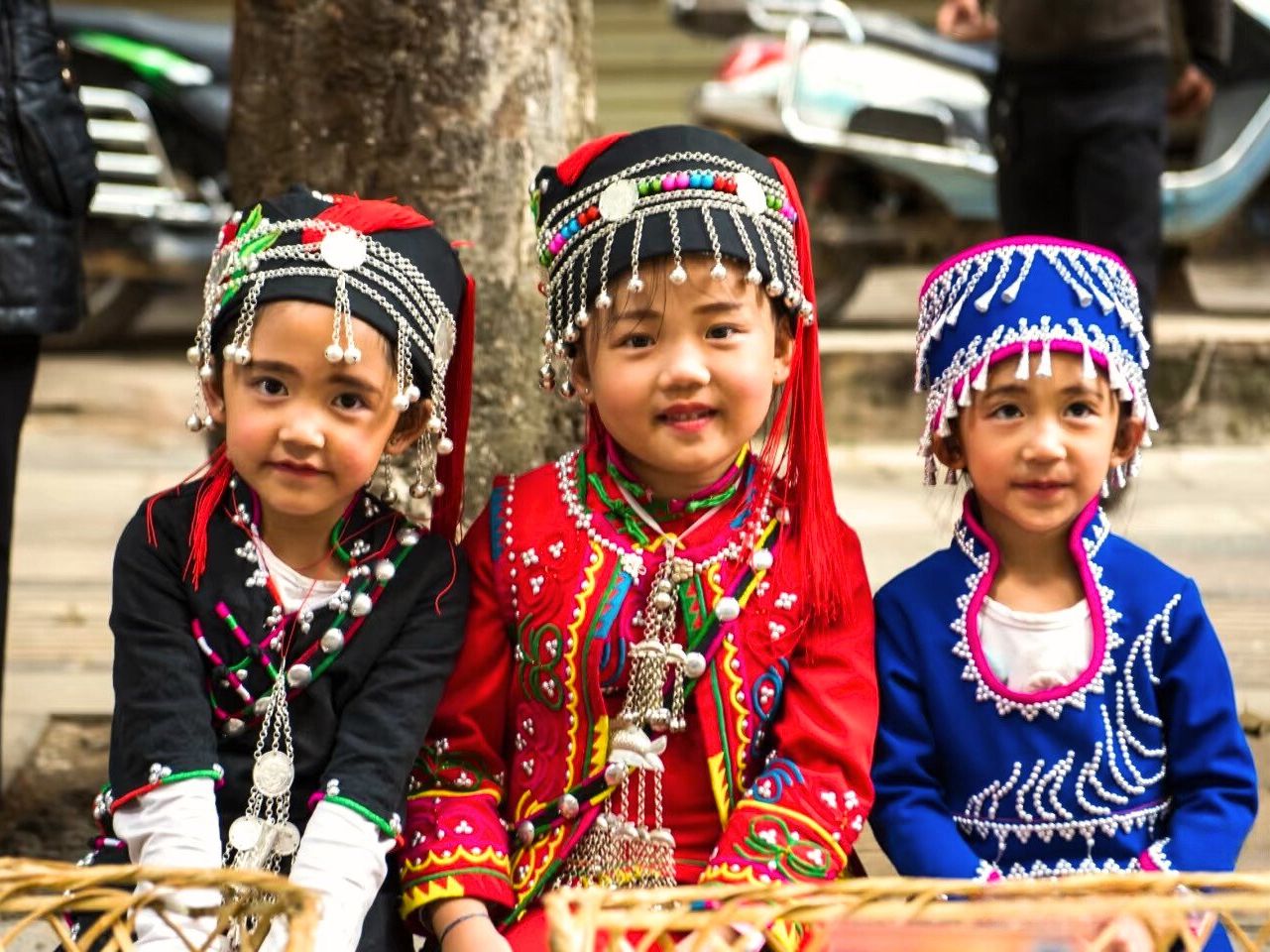 Hani children eating at Long Street Banquet