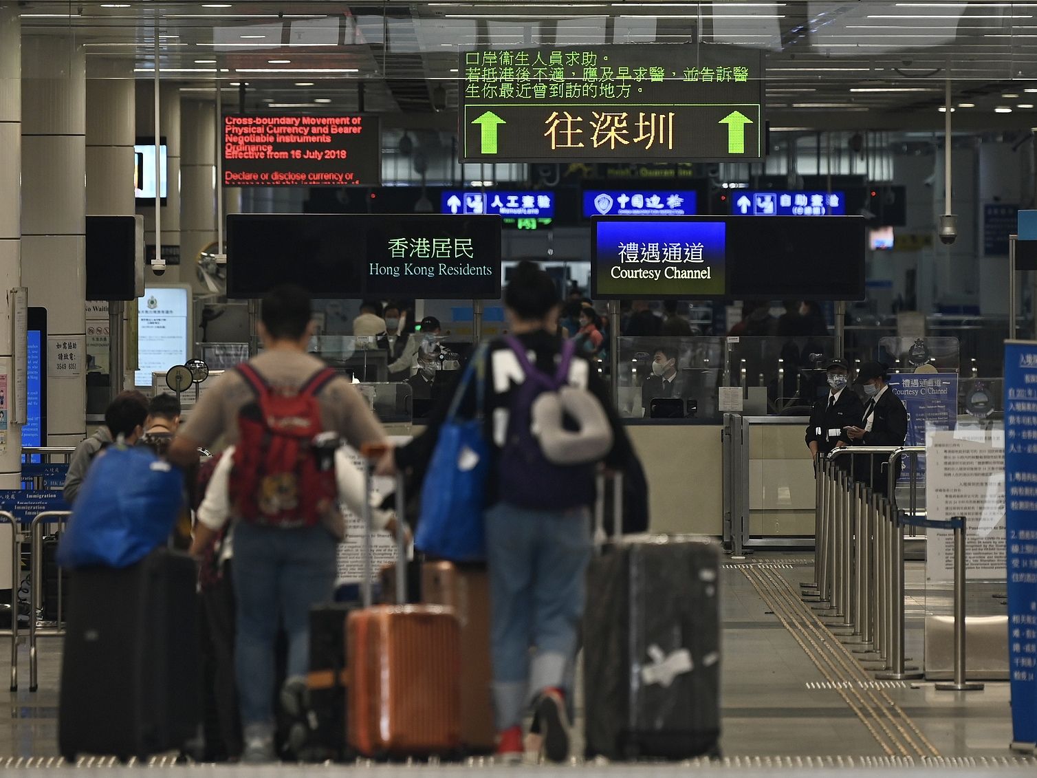 Passengers arriving from Hong Kong to Shenzhen