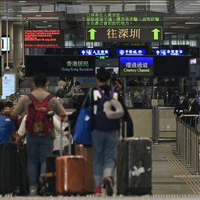 Passengers arriving from Hong Kong to Shenzhen