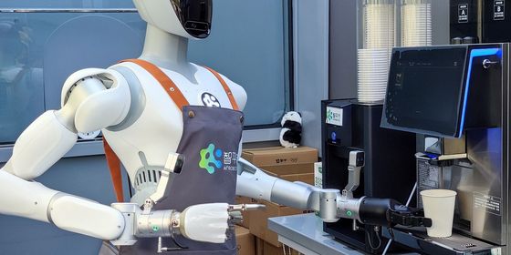 Humanoid robot in Shenzhen makes coffee