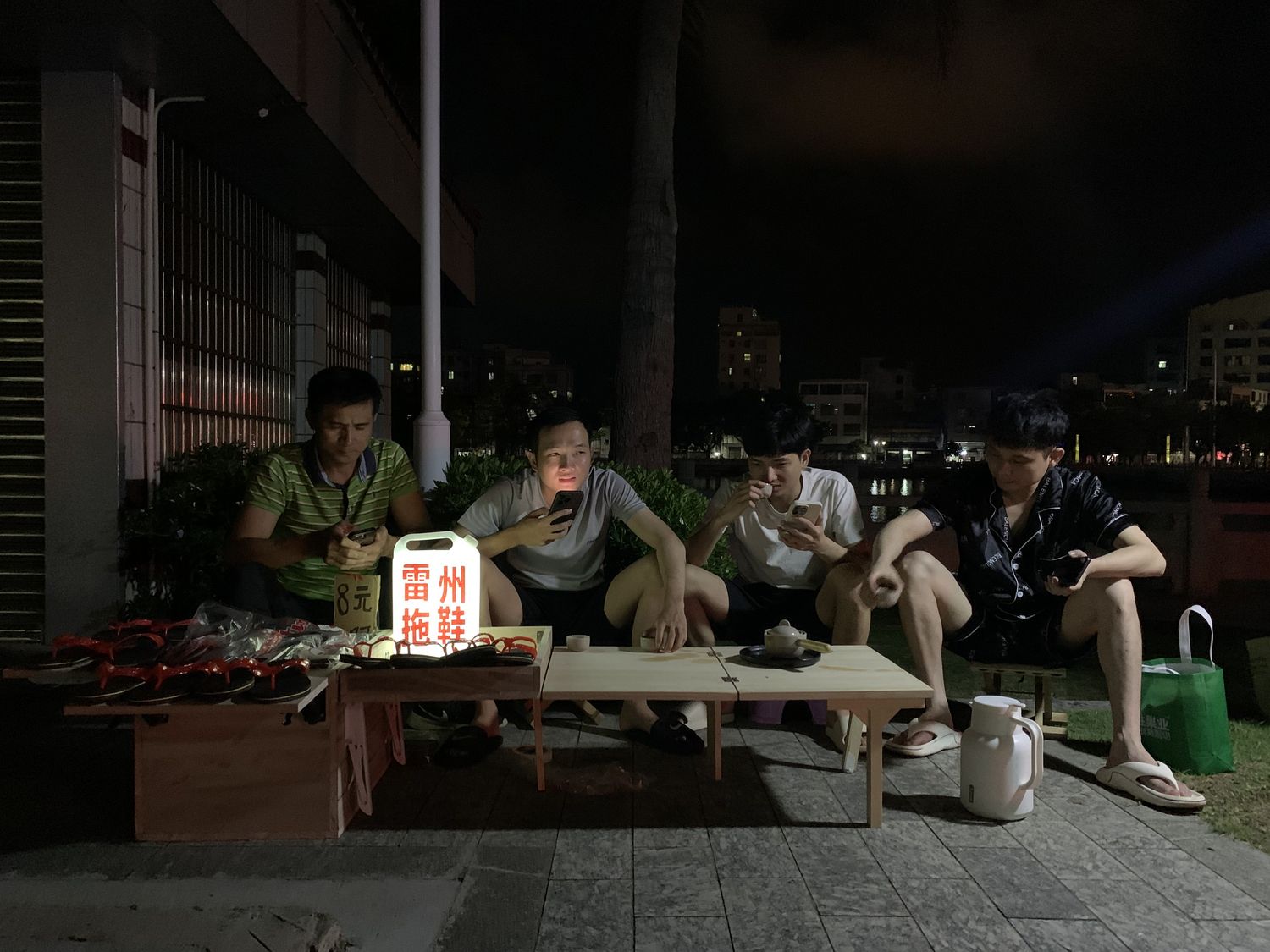 Some interviewees told Guo that they still wear Leizhou slippers in public and don’t really care what others think