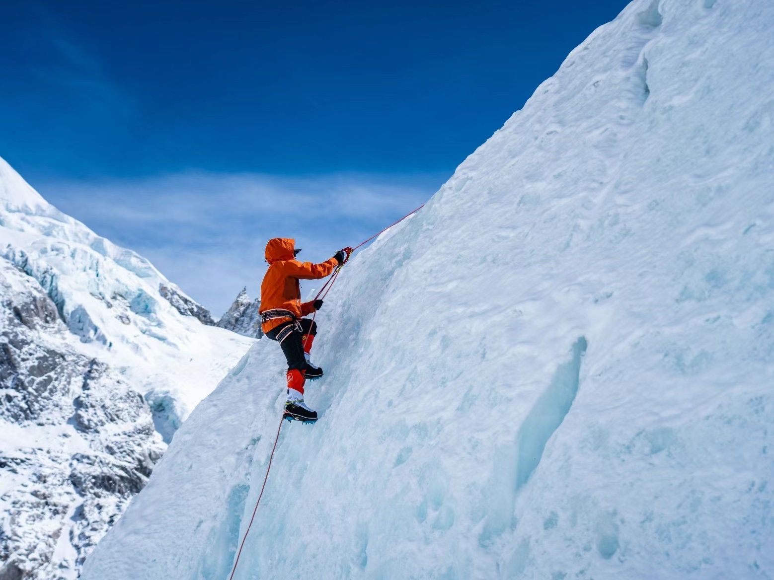 Climbing up to everest