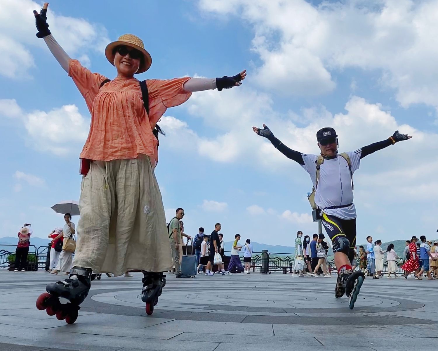 senior citizen, Chinese elderly, roller skating