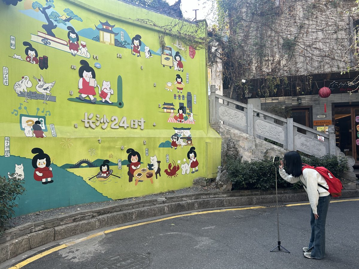 Walls with graffiti commonly seen in many of Changsha’s historic blocks are popular daka sites, entertainment in Changsha