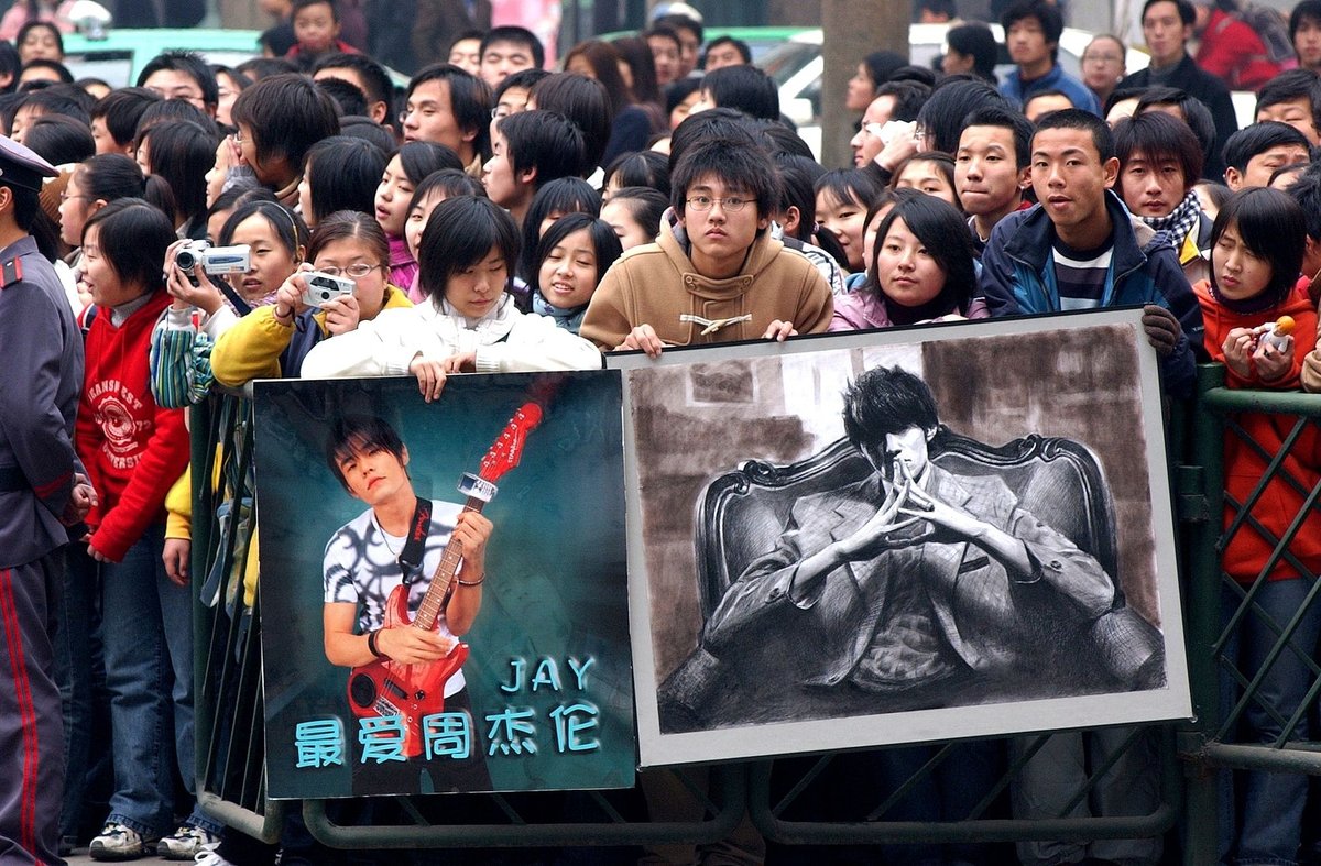 In 2003, a Jay Chou media event in Xi’an drew a massive crowd of fans