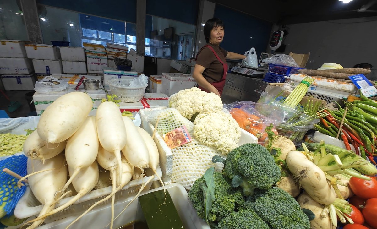 Qingtian wet market with various fresh vegetables