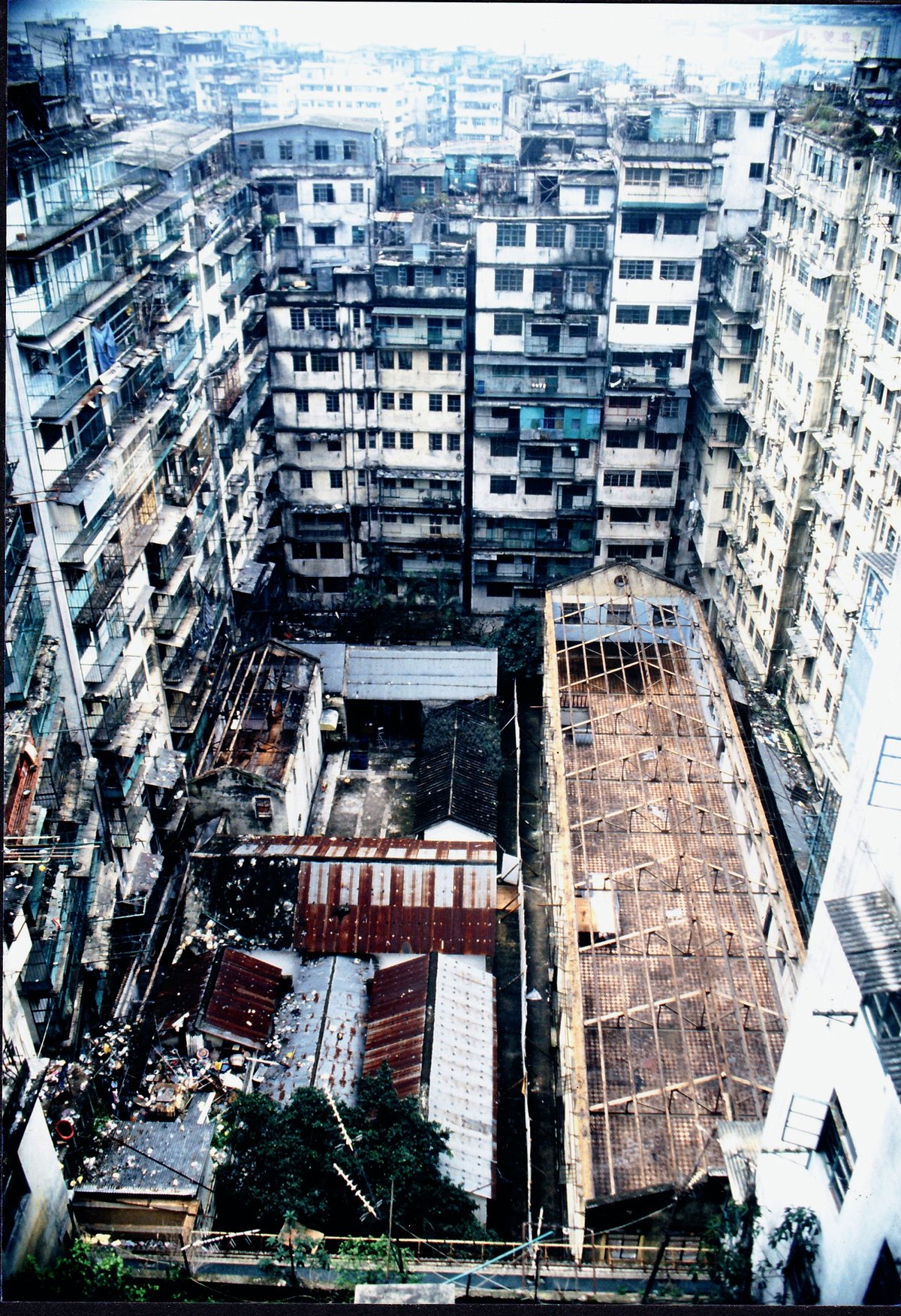 A 1992 aerial photo of the Kowloon Walled City